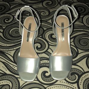 Audrey Brooke Angie patent chuncky heels